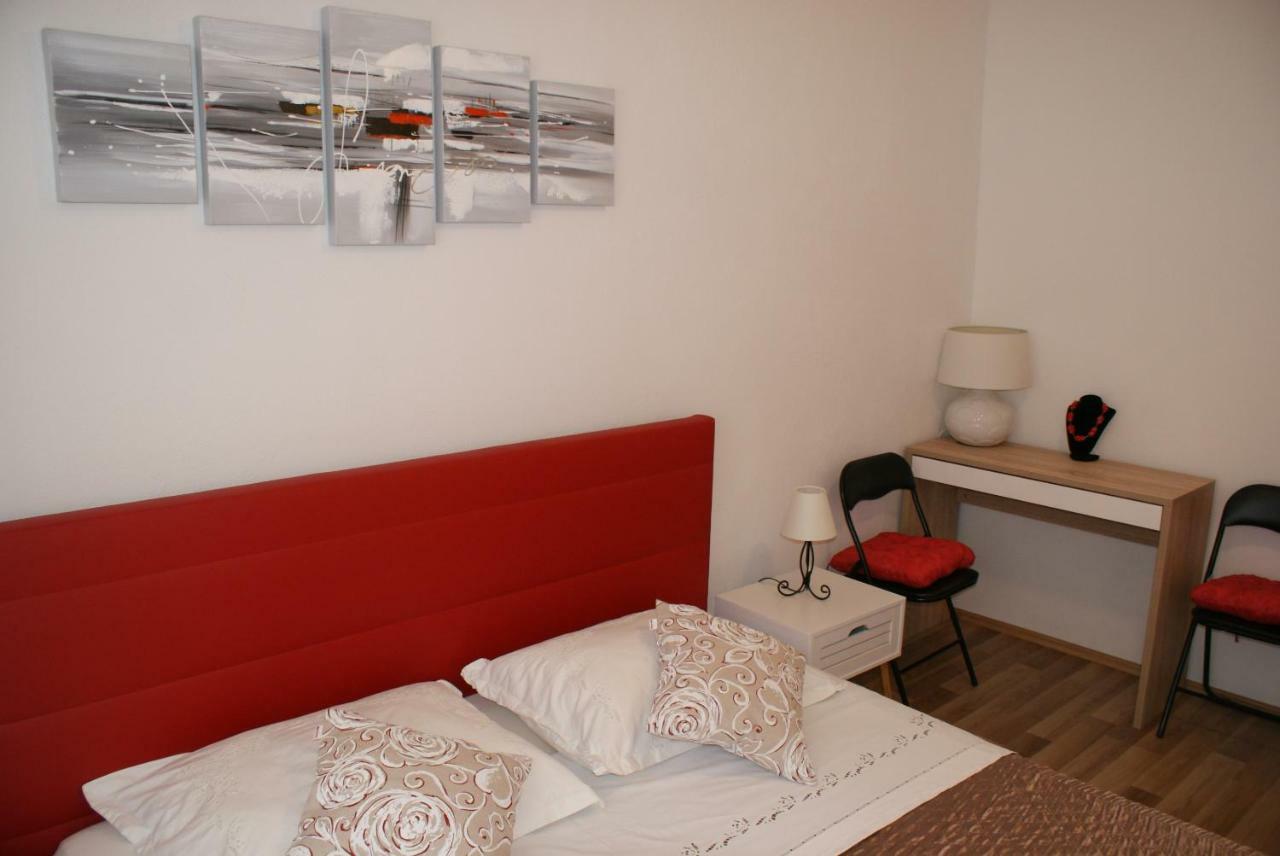 Old Town Apartment *