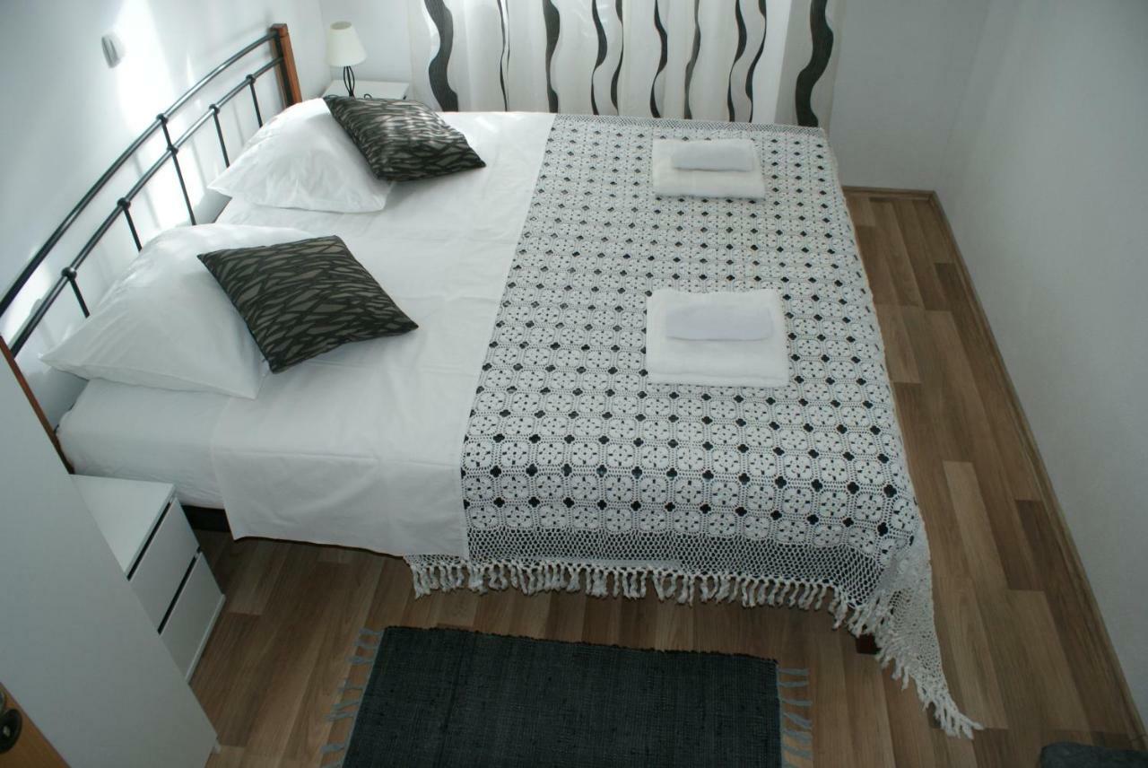 Old Town Apartment *